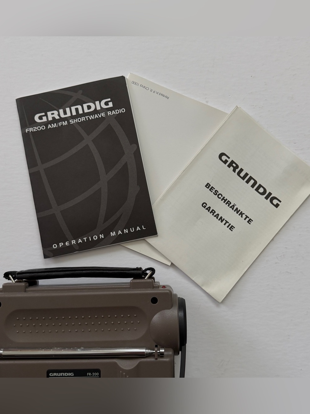 Grundig FR 200 AM/FM Emergency Survival Radio Short Wave Light Hand Crank - Picture 4 of 7